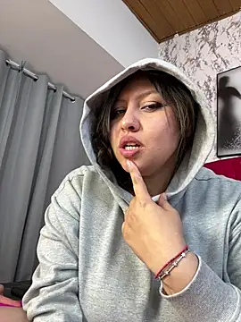 Larissa_Antonella 现场XXX聊天