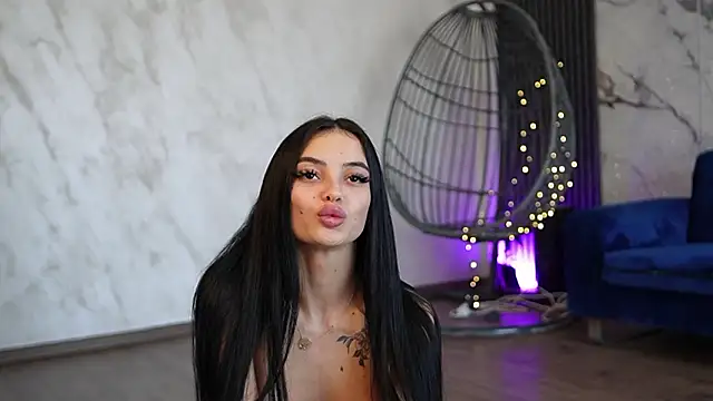 RachelRavee Adlı Modelin Canlı XXX Sohbeti