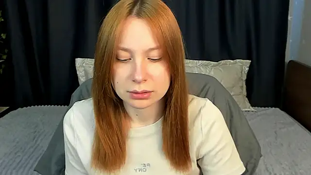 Chatroom XXX en direct de Lola_Raivis_