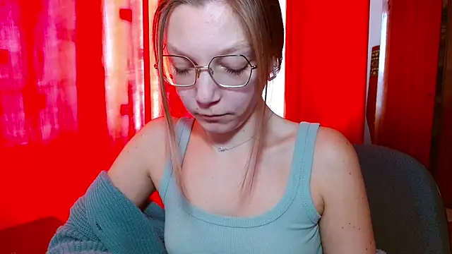 Chatroom XXX en direct de EmillyPlay