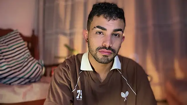 juancho_hairy: διαδικτυακό σόου στην κάμερα