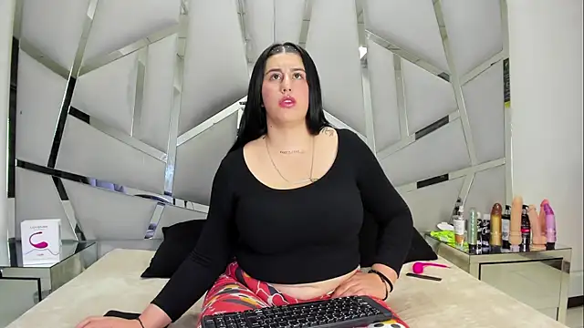 Онлайн чат XXX Criistaal_