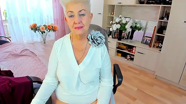 Show modela HotandMature na web-kameri