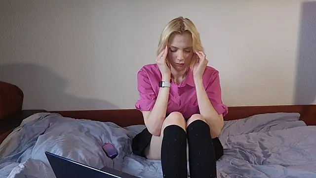 AuraNeveraのライブXXXチャット