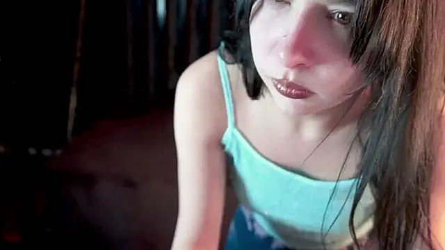 LiviaShy: онлайн-секс-чат