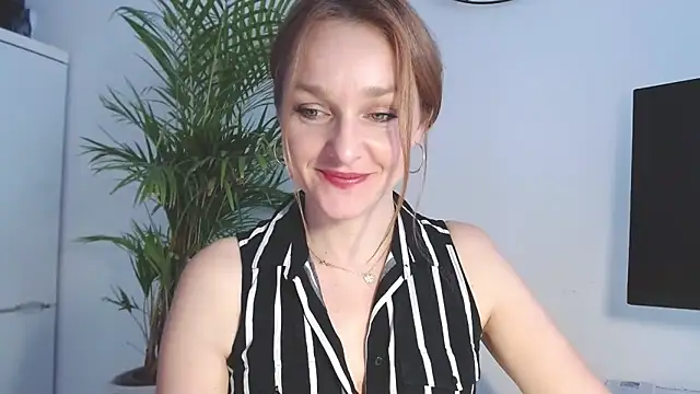 AliciaDesire's Live XXX Chat