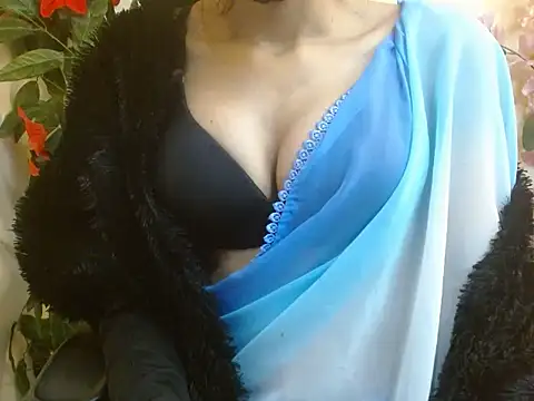 Hotty_Aleena – Naživo XXX chat