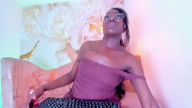 nylaroyale_cr Webcam show