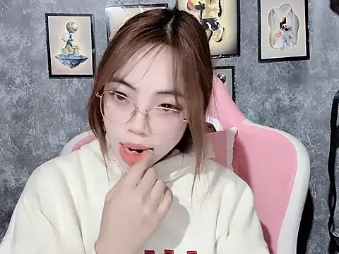 Chat +18 de Suki_99 ao vivo