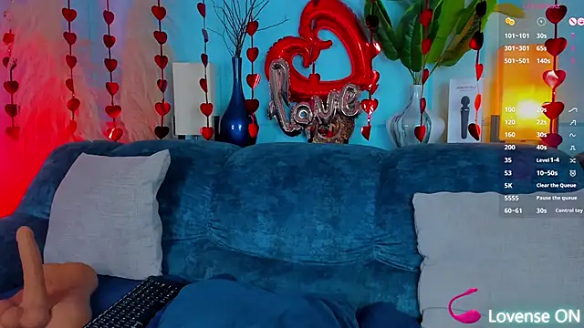 Leo_Savage_: διαδικτυακό σόου στην κάμερα