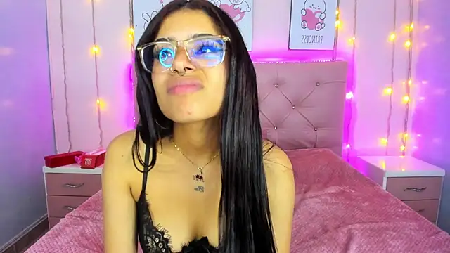 Issaa_Tyler Adlı Modelin Canlı XXX Sohbeti