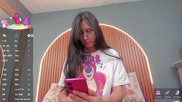 Chat +18 de NayeCloud ao vivo