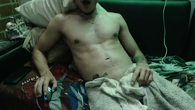 roystonee01's Live XXX Chat