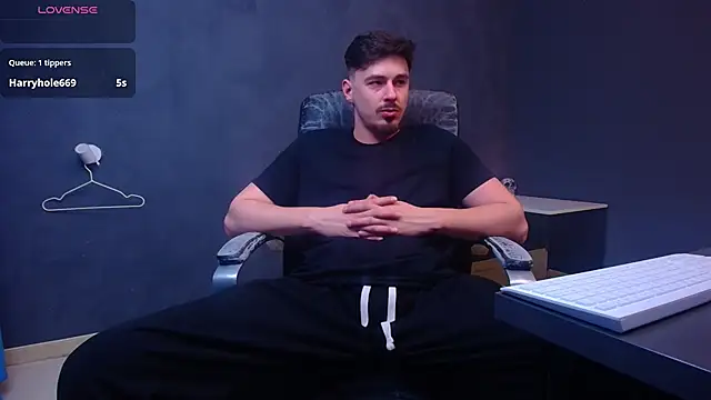 EnzoRace 在線直播表演