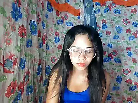 PinaySkinnyGirl live XXX chat