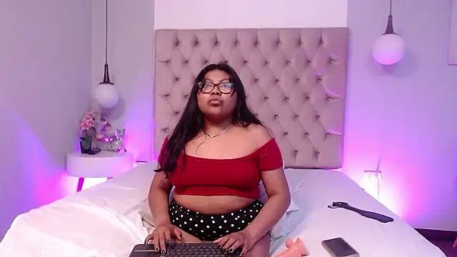 Chatroom XXX en direct de Kiri_Black_