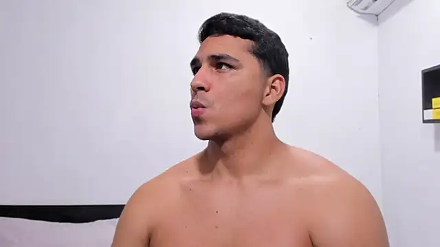 โชว์เว็บแคมของ noah_belami