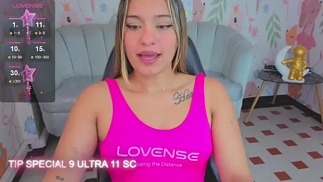 Paris09_v_'s Live XXX Chat