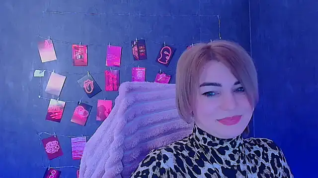 CuttieEmma: онлай н-секс-чат