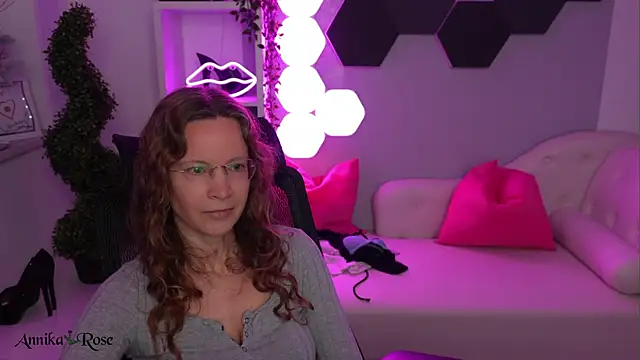 AnnikaRoseのライブXXXチャット