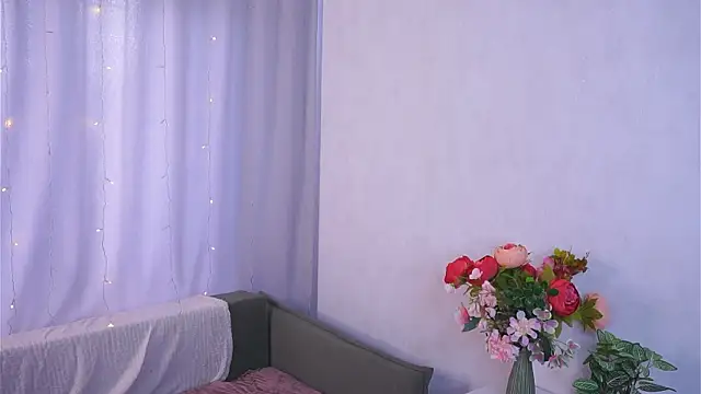 Онлайн чат XXX ElyseMangina