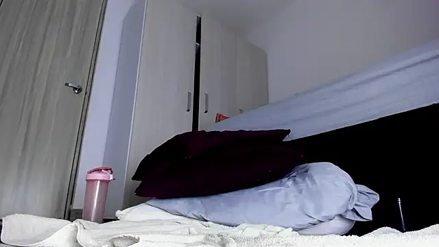 Skarleth69's Live XXX Chat