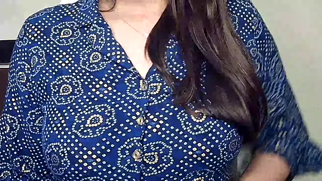 Živý XXX chat Nyra-Goddess