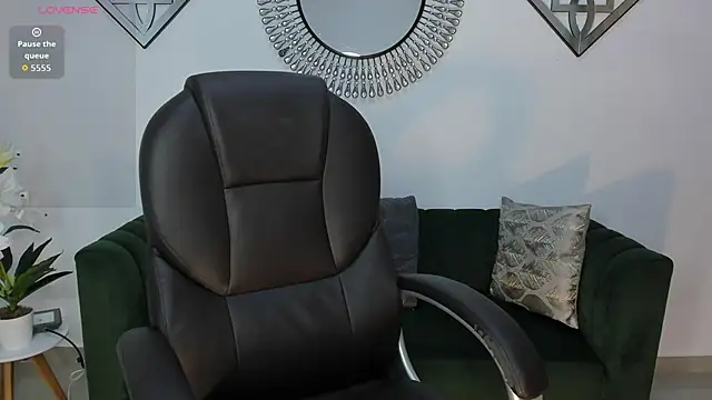 July_Adams Live XXX-chat