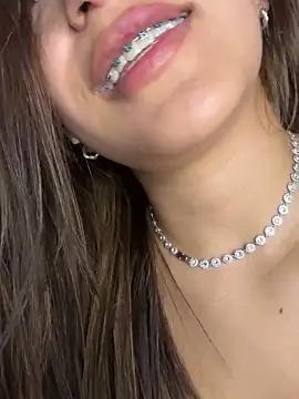 AngellaMoraaのウェブカメラショー