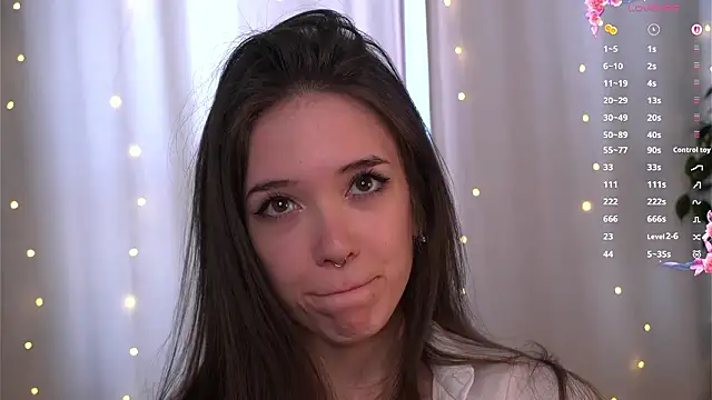 Chatroom XXX en direct de tinyanie