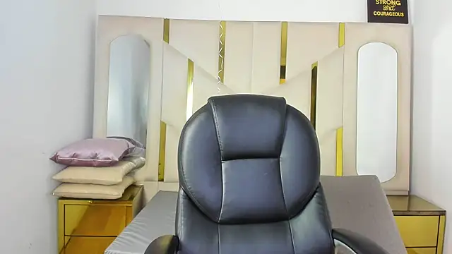 IsabellRodriguez18's Live XXX Chat