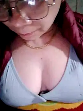 small-house123's Live XXX Chat