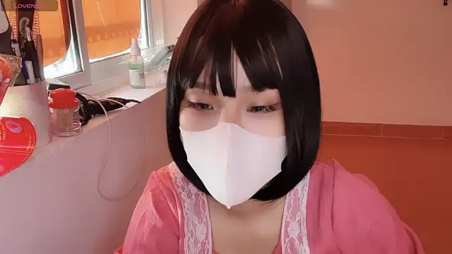 XXX chat uživo modela Tieu-May