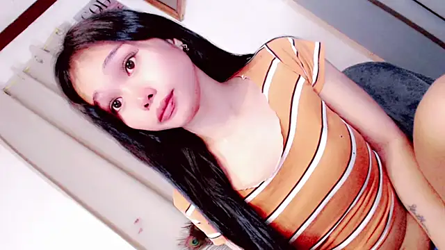 Amomentoflust99 Adlı Modelin Canlı XXX Sohbeti