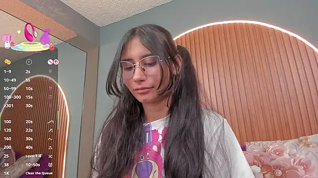 NayeCloud Live XXX Chat