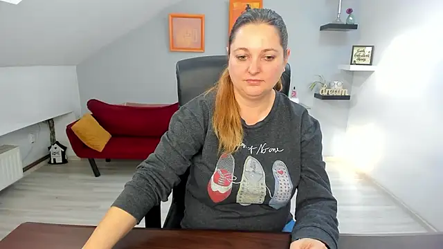 دردشة LollaGirl الجنسية المباشرة