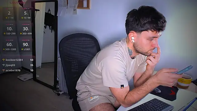 HonestAndrew webkamerás műsora