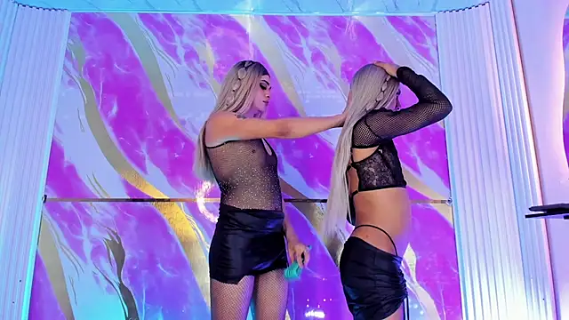 Queens_Wonders_Blonders webcam show