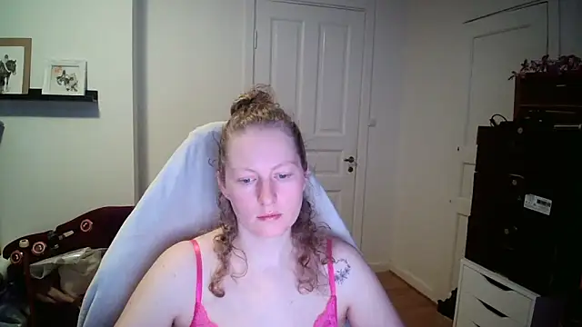 Chat +18 de Girlnina-1995 ao vivo