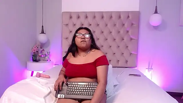 Kiri_Black_ Live XXX Chat