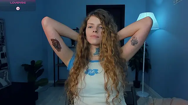 Chatroom XXX en direct de RayaNenlia