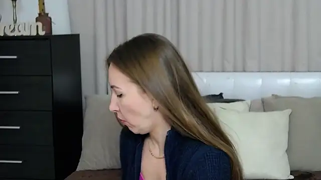 Brandy_Gem Adlı Modelin Canlı XXX Sohbeti