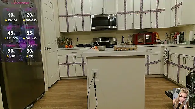 Pokazy przed kamerką – Blondiewithanass