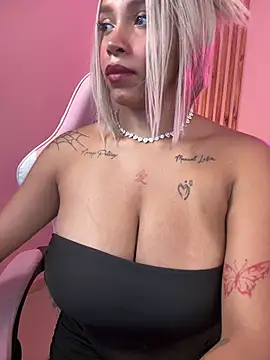 MadeleineSanez's Live XXX Chat