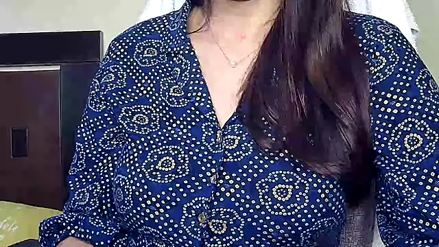 Nyra-Goddess – Naživo XXX chat