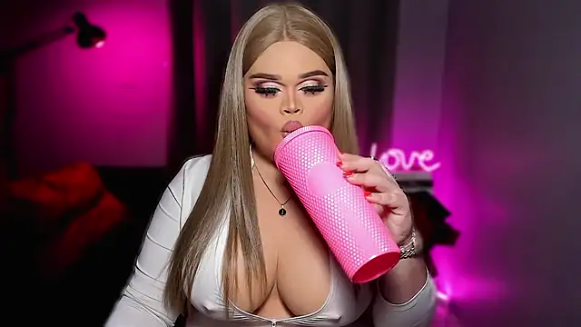 BelindaLove 在線直播表演