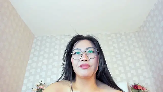 NatsumiHun Adlı Modelin Canlı XXX Sohbeti