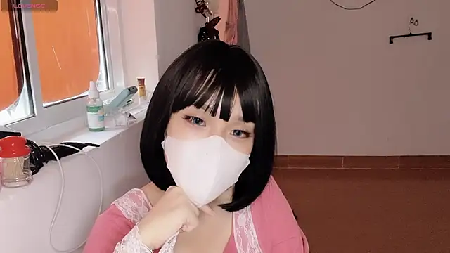 Tieu-May élő XXX-chatje