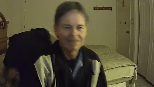 nakeedcowboi65 élő XXX-chatje