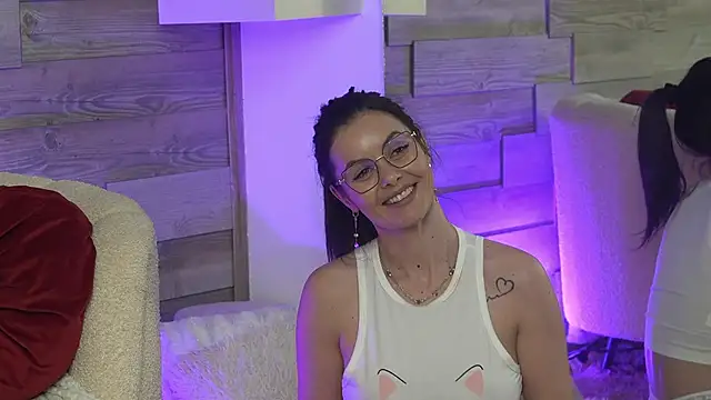 دردشة SeductiveMom الجنسية المباشرة